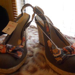 sz 7.5 xhilaration wedge sandal